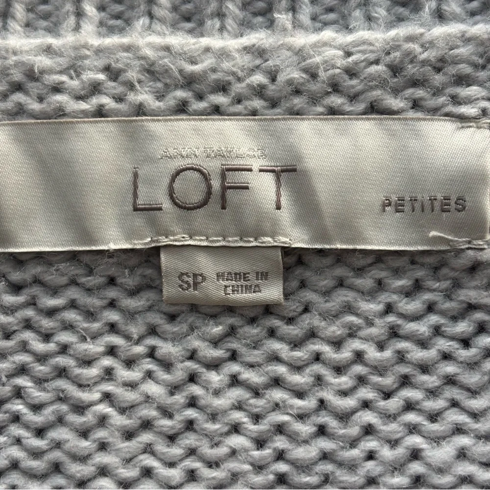 ❤️2/$15or3/$21❤️LOFT Gray Mohair Blend Sweater w/Snowflake Pattern, Size PS - Picture 12 of 13